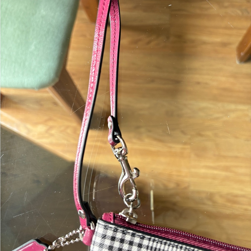 Coach Black and White Checkered Wristlet with burgundy Accents  NWOT - Picture 4 of 10